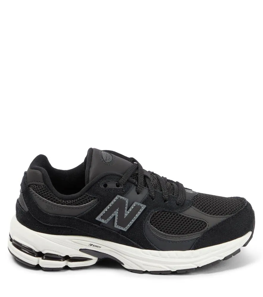 2002 New Balance sneakers, black
