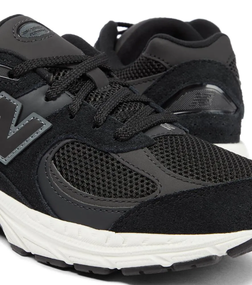 2002 New Balance sneakers, black