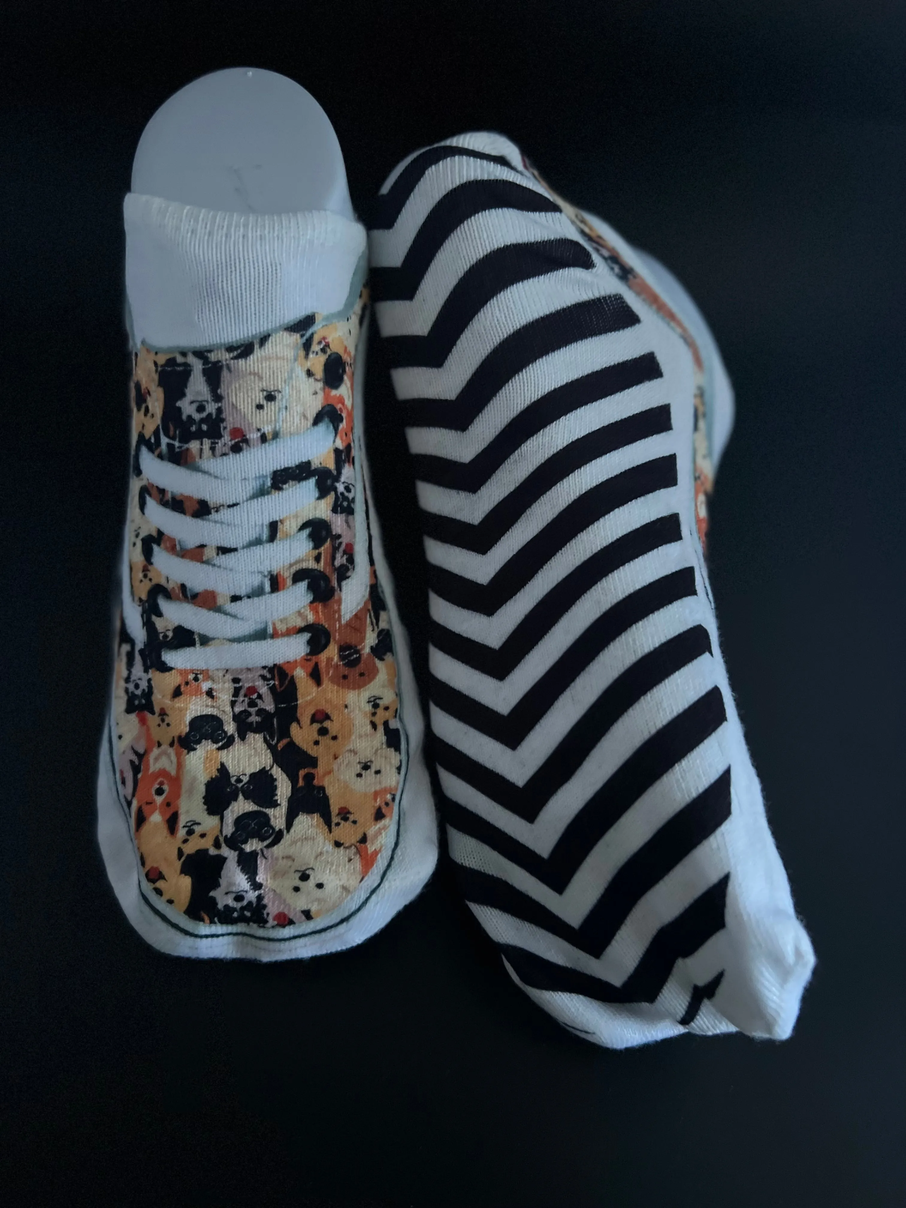 Faux shoe Doggies print no show socks